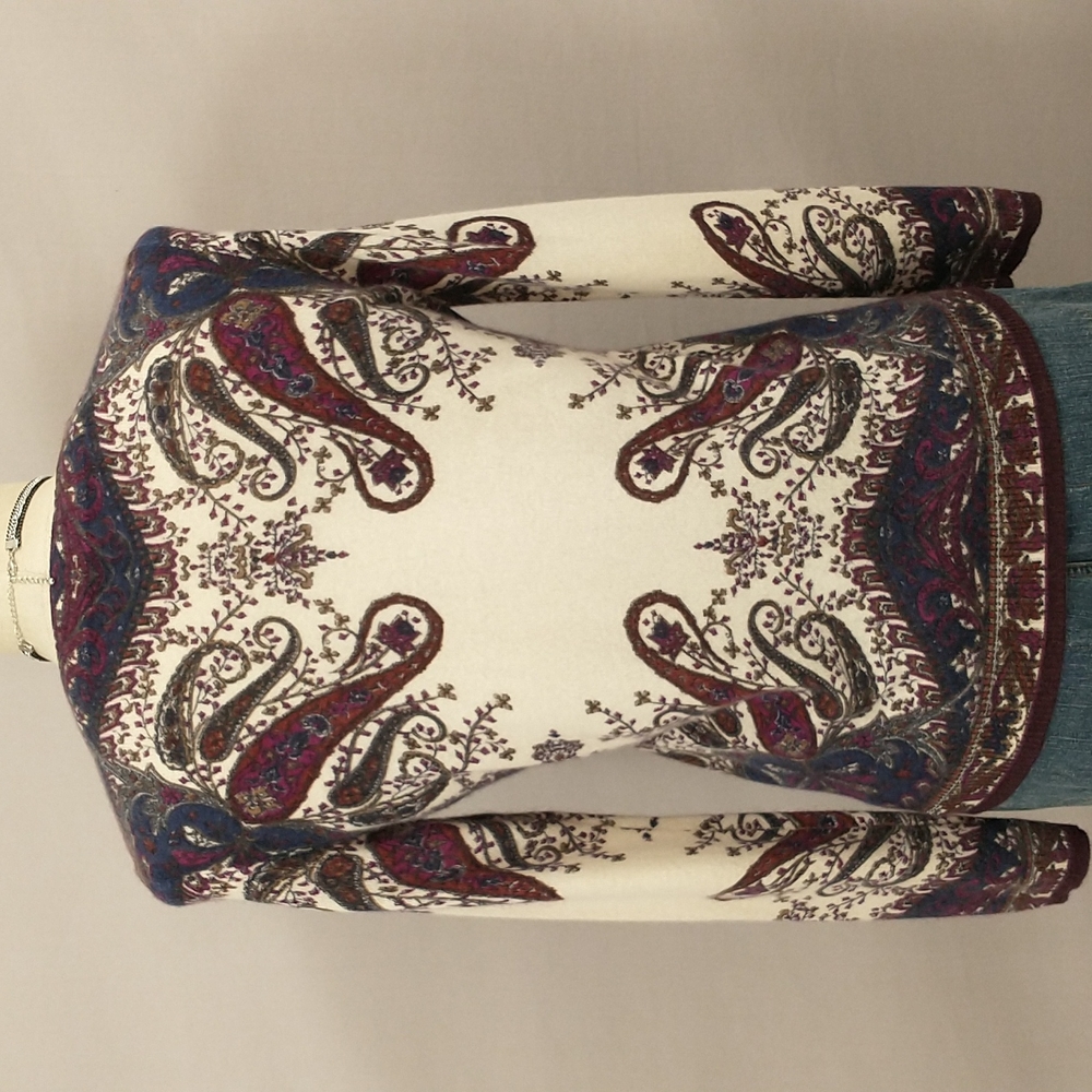 Dramatic Cashmere Pullover Paisley Print Top Ligh… - image 4